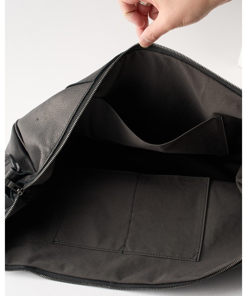 wjk(ダヴルジェイケイ)の「big crescent moon bag(ショルダーバッグ・メンズ・ブラック・FREE)」の4枚目の写真