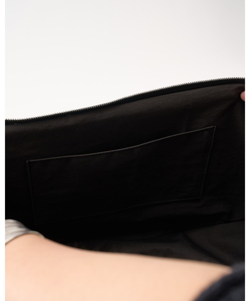 wjk(ダヴルジェイケイ)の「big crescent moon bag(ショルダーバッグ・メンズ・ブラック・FREE)」の7枚目の写真