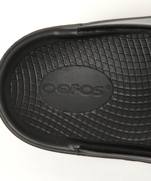 OOFOS(ウーフォス)の「【OOFOS(ウーフォス)】OOmega(サンダル・レディース・ライトベージュ/ブラック/ピンク・24/23)」の11枚目の写真