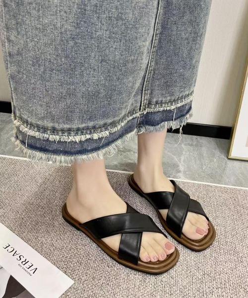 shoes365(シューズスリーシックスファイヴ)の「クロスストラップサンダル (SS)(サンダル・レディース・チョコ/ベージュ/ブラック/オフホワイト・22.5cm/23.5cm/23.0cm/24.0cm/25.0cm/24.5)」の1枚目の写真
