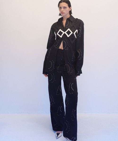 RUMCHE(ラムシェ)の「Cotton Bijou Embroidery Shirt / コットンビジューエンブロイダリーシャツ(シャツ/ブラウス・レディース・ブラック・FREE)」の3枚目の写真