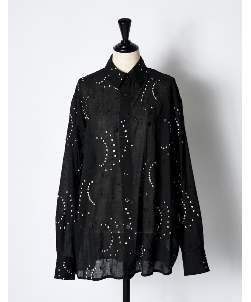 RUMCHE(ラムシェ)の「Cotton Bijou Embroidery Shirt / コットンビジューエンブロイダリーシャツ(シャツ/ブラウス・レディース・ブラック・FREE)」の4枚目の写真