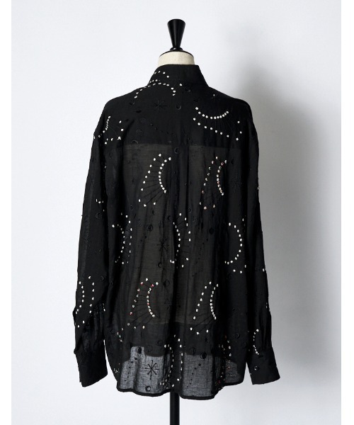 RUMCHE(ラムシェ)の「Cotton Bijou Embroidery Shirt / コットンビジューエンブロイダリーシャツ(シャツ/ブラウス・レディース・ブラック・FREE)」の6枚目の写真