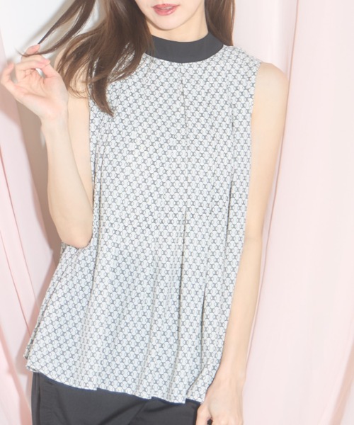 tocco closet(トッコ クローゼット)の「【ZOZO限定】バックリボン総柄ノースリーブタックブラウス(シャツ/ブラウス・レディース・オフホワイト/ブラック・M)」の2枚目の写真