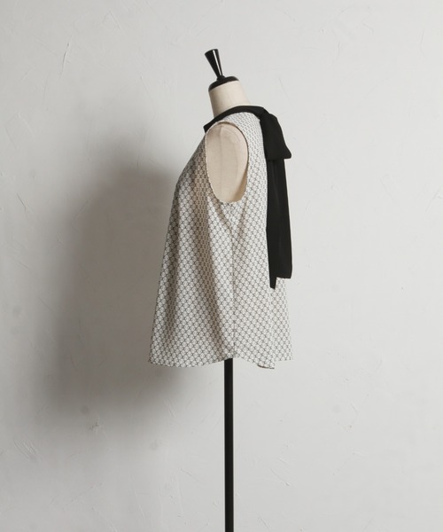 tocco closet(トッコ クローゼット)の「【ZOZO限定】バックリボン総柄ノースリーブタックブラウス(シャツ/ブラウス・レディース・オフホワイト/ブラック・M)」の21枚目の写真