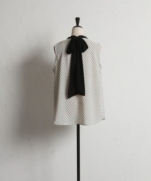 tocco closet(トッコ クローゼット)の「【ZOZO限定】バックリボン総柄ノースリーブタックブラウス(シャツ/ブラウス・レディース・オフホワイト/ブラック・M)」の22枚目の写真