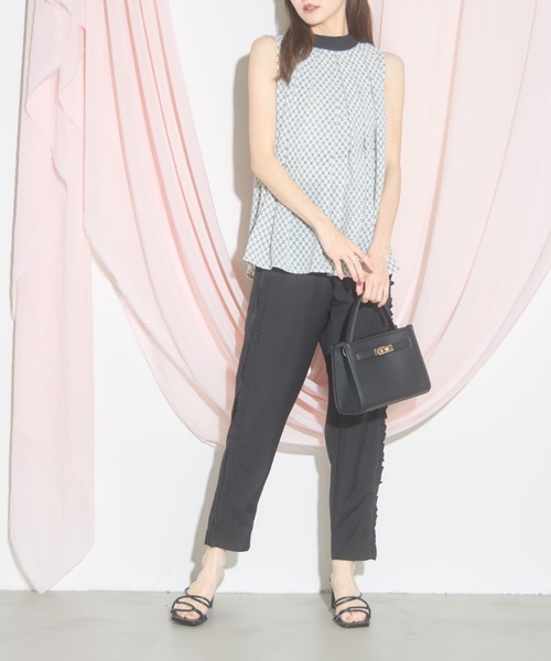 tocco closet(トッコ クローゼット)の「【ZOZO限定】バックリボン総柄ノースリーブタックブラウス(シャツ/ブラウス・レディース・オフホワイト/ブラック・M)」の3枚目の写真