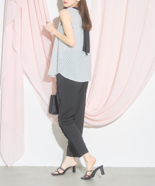 tocco closet(トッコ クローゼット)の「【ZOZO限定】バックリボン総柄ノースリーブタックブラウス(シャツ/ブラウス・レディース・オフホワイト/ブラック・M)」の4枚目の写真