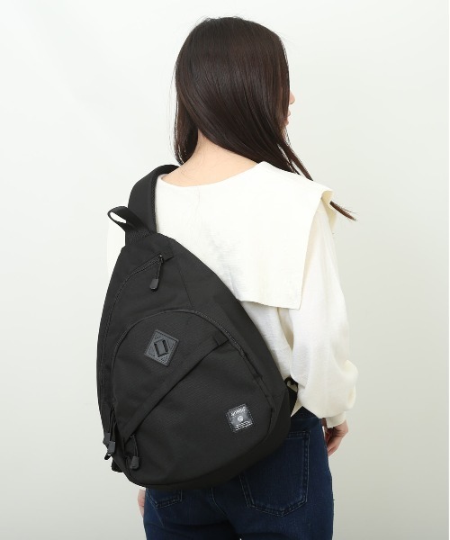 anello GRANDE(アネログランデ)の「anelloGRANDE ハイキャパシティ 15L 大容量クロスボディ(ボディバッグ/ウエストポーチ・レディース・ベージュ/ブラック/ピンク・FREE)」の2枚目の写真
