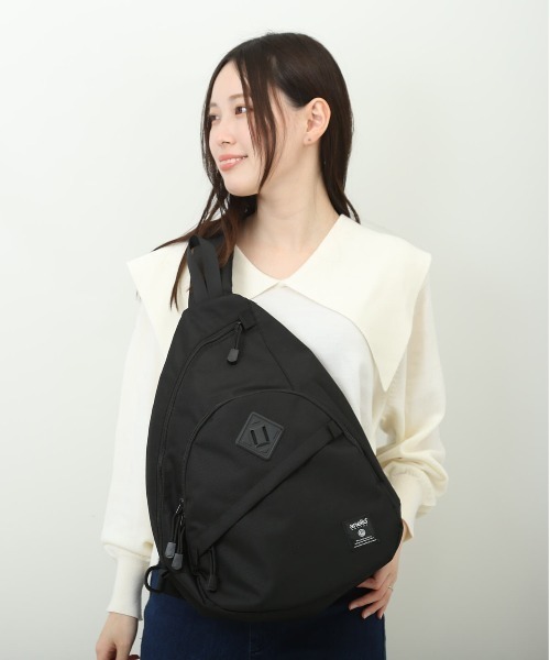 anello GRANDE(アネログランデ)の「anelloGRANDE ハイキャパシティ 15L 大容量クロスボディ(ボディバッグ/ウエストポーチ・レディース・ベージュ/ブラック/ピンク・FREE)」の5枚目の写真