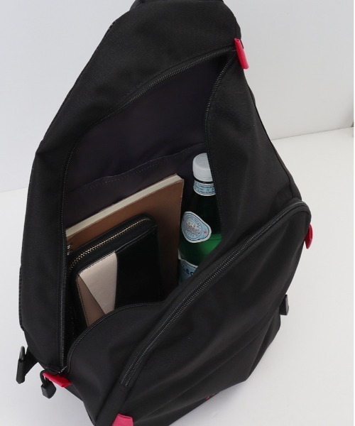 anello GRANDE(アネログランデ)の「anelloGRANDE ハイキャパシティ 15L 大容量クロスボディ(ボディバッグ/ウエストポーチ・レディース・ベージュ/ブラック/ピンク・FREE)」の10枚目の写真