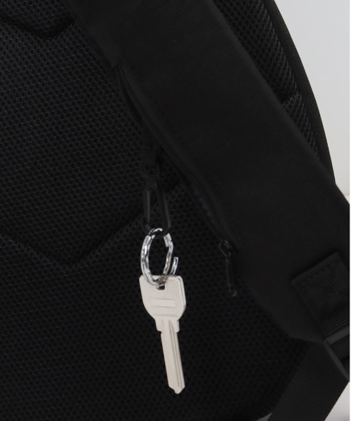 anello GRANDE(アネログランデ)の「anelloGRANDE ハイキャパシティ 15L 大容量クロスボディ(ボディバッグ/ウエストポーチ・レディース・ベージュ/ブラック/ピンク・FREE)」の14枚目の写真