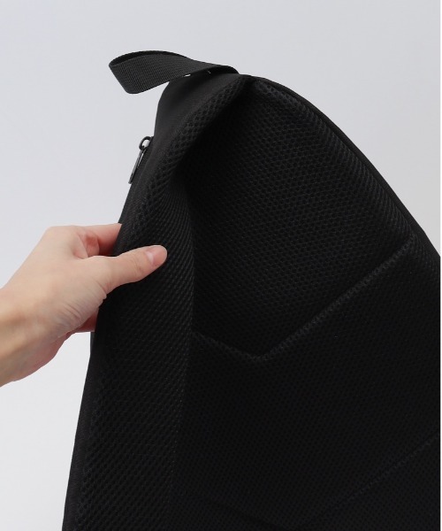 anello GRANDE(アネログランデ)の「anelloGRANDE ハイキャパシティ 15L 大容量クロスボディ(ボディバッグ/ウエストポーチ・レディース・ベージュ/ブラック/ピンク・FREE)」の15枚目の写真