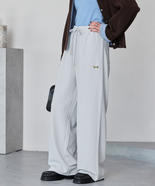 MONO-MART（モノマート）の「PENNEYS/ペニーズ 別注 THE FOX ロゴ ワンポイントワッペン刺繍 ドローストリング イージーパンツ（その他パンツ・レディース・ネイビー/グレー/ライトカーキ/ブラック/アイボリー/グレイッシュベージュ/ブラウン/ダークブラウン/ライトグレー・M/L/S）」の3枚目の写真