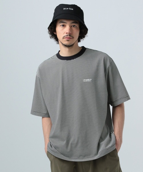 BAYFLOW（ベイフロー）の「［キレイめな印象で幅広く使える］コンパクトボーダー半袖Tシャツ（Tシャツ/カットソー・メンズ・ブルー/ホワイト/ダークブラウン・MEDIUM/LARGE）」の2枚目の写真