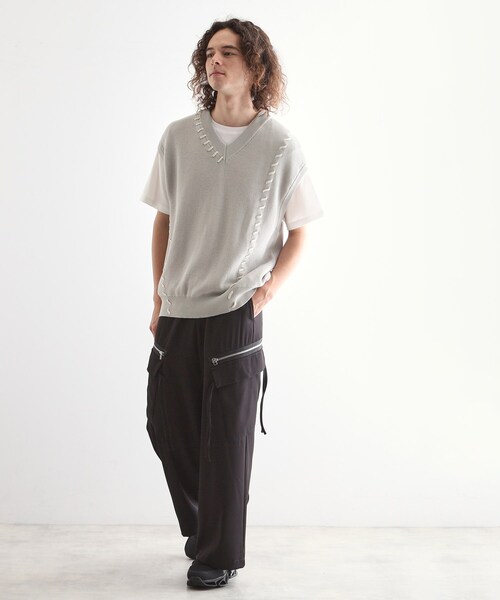 tk.TAKEO KIKUCHI（ティーケータケオキクチ）の「クロップドVネックニットベスト（ベスト・メンズ・ブラック/ライトグレー・02/03）」の6枚目の写真