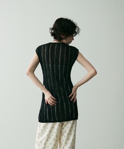 Trish（トリッシュ）の「前開きノースリニットジレ（ベスト・レディース・ブラック/アイボリー・FREE）」の4枚目の写真