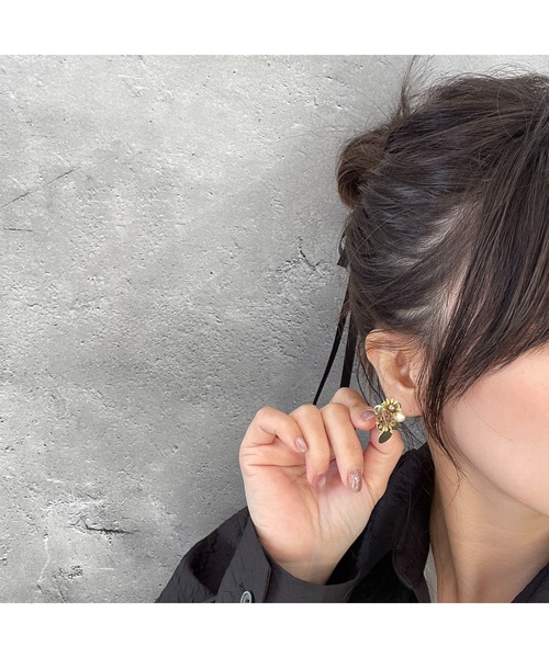 tone(トーン)の「【musk】ピンクベージュのカットビーズイヤリング(MA)(イヤリング・レディース・ゴールド・FREE)」の11枚目の写真