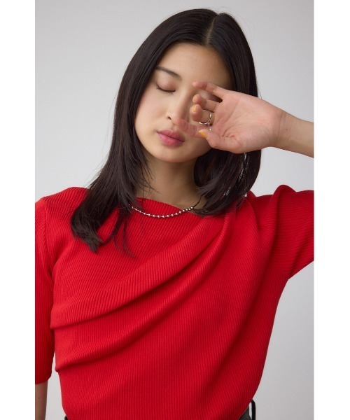 AZUL by moussy(アズールバイマウジー)の「ドレープデザイン5分袖リブニット(ニット/セーター・レディース・ダークグリーン/アイボリー/ブラック/レッド・FREE)」の14枚目の写真