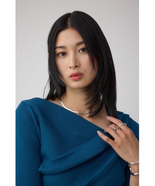 AZUL by moussy(アズールバイマウジー)の「ドレープデザイン5分袖リブニット(ニット/セーター・レディース・ダークグリーン/アイボリー/ブラック/レッド・FREE)」の5枚目の写真