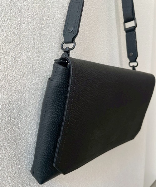 SOLATINA(ソラチナ)の「SBI-00005 クラッチ型2WAYショルダー(クラッチバッグ・メンズ・グレイッシュベージュ/ブルー/ネイビー/ブラック・FREE)」の5枚目の写真