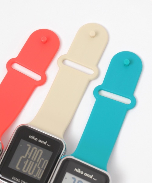 niko and...(ニコアンド)の「スクエアデジタルウォッチ(デジタル腕時計・レディース・ブラック/アイボリー/ピンク/ブルー・0)」の11枚目の写真