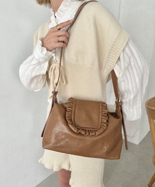 SOLLON.（ソルロン）の「フリルフラップPUショルダーバッグ（ショルダーバッグ・レディース・アイボリー/ブラック/ブラウン・FREE）」の5枚目の写真