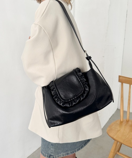 SOLLON.（ソルロン）の「フリルフラップPUショルダーバッグ（ショルダーバッグ・レディース・アイボリー/ブラック/ブラウン・FREE）」の7枚目の写真