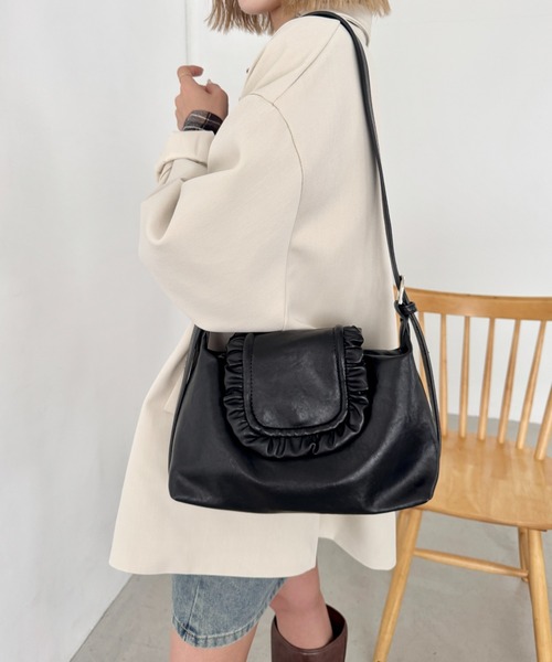 SOLLON.（ソルロン）の「フリルフラップPUショルダーバッグ（ショルダーバッグ・レディース・アイボリー/ブラック/ブラウン・FREE）」の11枚目の写真