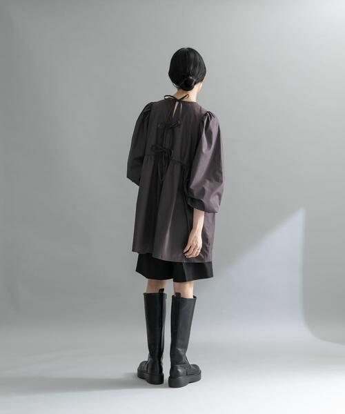 KBF（ケイビーエフ）の「『WEB限定』BACKリボンチュニック（チュニック・レディース・ダークブラウン/オフホワイト/ライトブルー・ONE）」の9枚目の写真