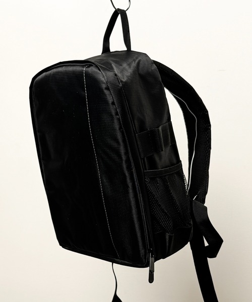 CALIFORNIA OUTFITTERS(カリフォルニア アウトフィッターズ)の「8B46 フロントジップ 仕切りデザイン カメラバックパック(カメラ/カメラグッズ・メンズ・ブラック×グレー・ONESIZE)」の13枚目の写真