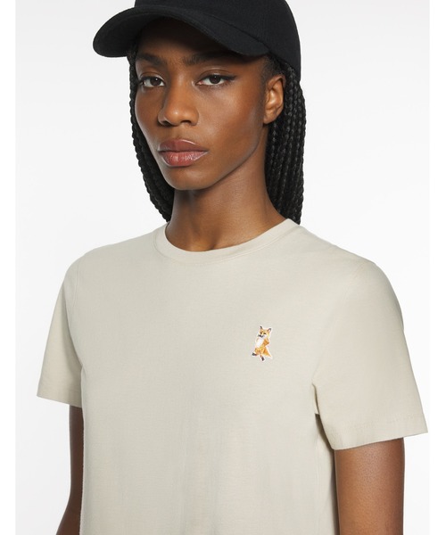 Maison Kitsune(メゾンキツネ)の「LADY FOX REGULAR TEE-SHIRT(Tシャツ/カットソー・レディース・ホワイト/ブラック/ベージュ・XL/L/M/S/XS)」の3枚目の写真