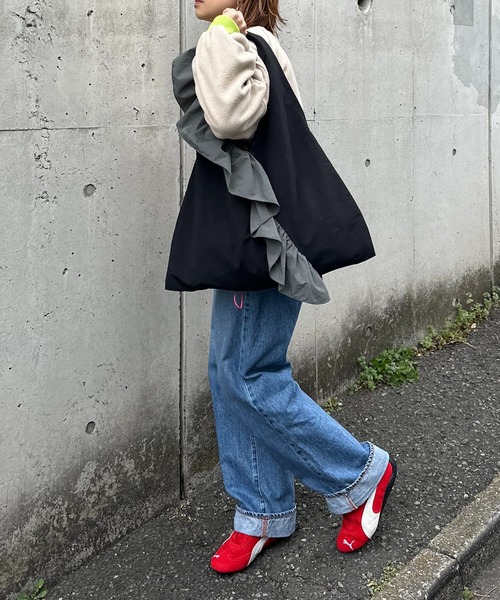 mi via loca（ミヴィアロカ）の「配色ナイロンBigフリルバッグ（トートバッグ・レディース・マスタード/カーキ/ブラック・FREE）」の2枚目の写真