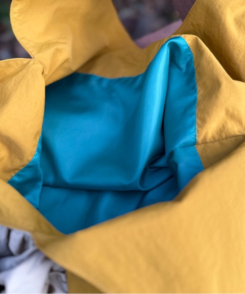 mi via loca（ミヴィアロカ）の「配色ナイロンBigフリルバッグ（トートバッグ・レディース・マスタード/カーキ/ブラック・FREE）」の20枚目の写真