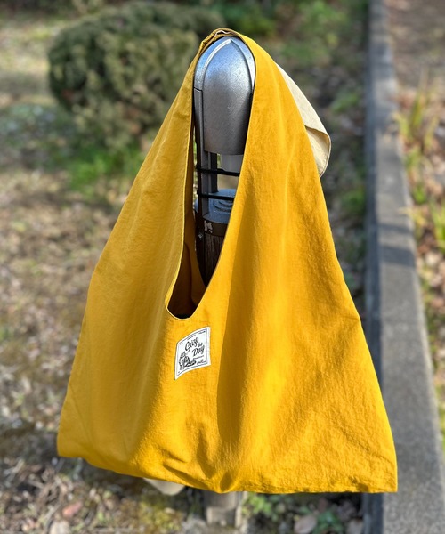 mi via loca（ミヴィアロカ）の「配色ナイロンBigフリルバッグ（トートバッグ・レディース・マスタード/カーキ/ブラック・FREE）」の22枚目の写真