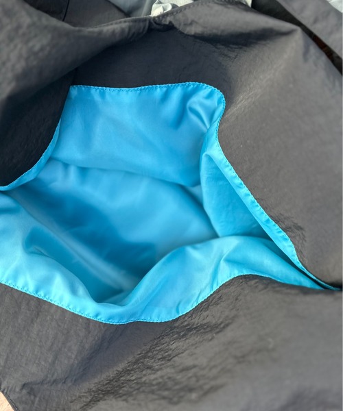 mi via loca（ミヴィアロカ）の「配色ナイロンBigフリルバッグ（トートバッグ・レディース・マスタード/カーキ/ブラック・FREE）」の14枚目の写真