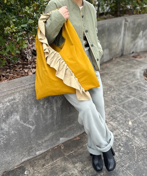 mi via loca（ミヴィアロカ）の「配色ナイロンBigフリルバッグ（トートバッグ・レディース・マスタード/カーキ/ブラック・FREE）」の8枚目の写真