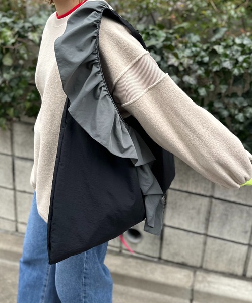mi via loca（ミヴィアロカ）の「配色ナイロンBigフリルバッグ（トートバッグ・レディース・マスタード/カーキ/ブラック・FREE）」の19枚目の写真