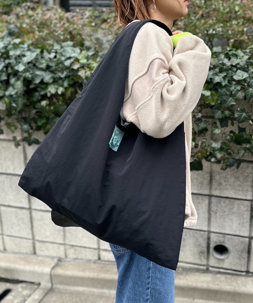 mi via loca（ミヴィアロカ）の「配色ナイロンBigフリルバッグ（トートバッグ・レディース・マスタード/カーキ/ブラック・FREE）」の18枚目の写真