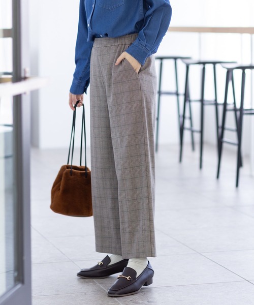 Petit Honfleur（プチオンフルール）の「【すご楽・通年素材】ストレッチワイドパンツ【カラー・チェック・千鳥・ウエストゴム】（その他パンツ・レディース・イエロー/アイボリー/グリーン/ベージュ/モカ・L/M）」の16枚目の写真