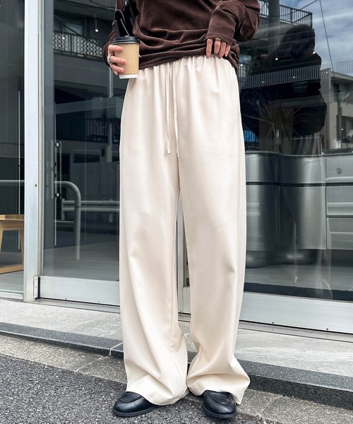 andme(アンドミー)の「【新色追加】とろみイージーワイドパンツ(スラックス・レディース・ブラック/ホワイト/チャコールグレー/ブラウン/ライトブラウン/ベージュ/ネイビー・S/M/L)」の2枚目の写真