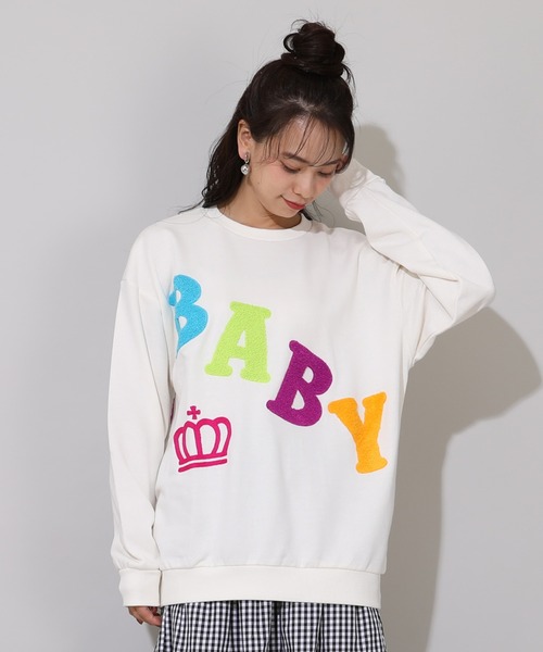 BABYDOLL(ベビードール)の「親子お揃い BIGサガラロゴトレーナー 1053A(スウェット・レディース・アッシュグレー/オフホワイト/ブラック・L/XL/S/M)」の2枚目の写真