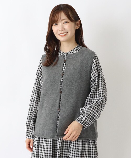 one'sterrace(ワンズテラス)の「【あったか】ふわもち素材のシンプル前開きベスト(ベスト・レディース・ベージュ系8/グレー系その他7/ブラック系8・02)」の1枚目の写真