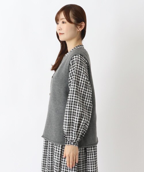 one'sterrace(ワンズテラス)の「【あったか】ふわもち素材のシンプル前開きベスト(ベスト・レディース・ベージュ系8/グレー系その他7/ブラック系8・02)」の4枚目の写真