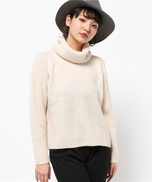 MOUSSY（マウジー）の「Loose turtle knit（ニット/セーター・レディース・ライトグレー/オフホワイト/ブラック/ブラウン・FREE）」の2枚目の写真