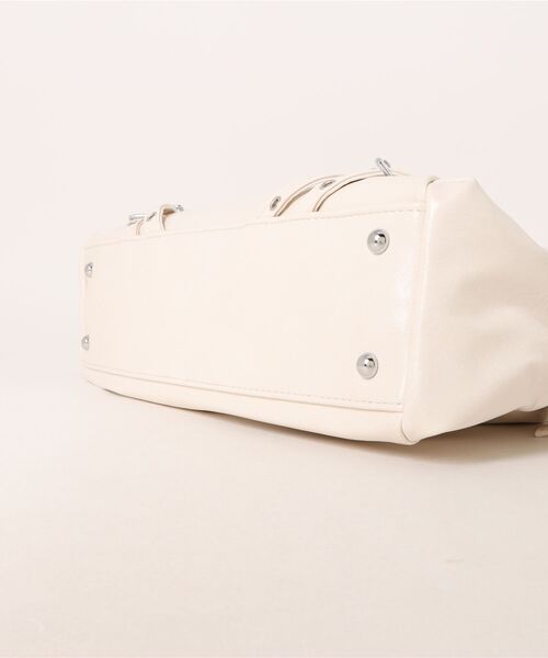 Chiina(チーナ)の「Chiina / Y2K 大容量合皮レザーショルダーバッグ(ショルダーバッグ・レディース・ワインレッド/ブラック/ホワイト・FREE)」の11枚目の写真