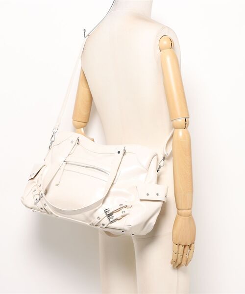 Chiina(チーナ)の「Chiina / Y2K 大容量合皮レザーショルダーバッグ(ショルダーバッグ・レディース・ワインレッド/ブラック/ホワイト・FREE)」の13枚目の写真