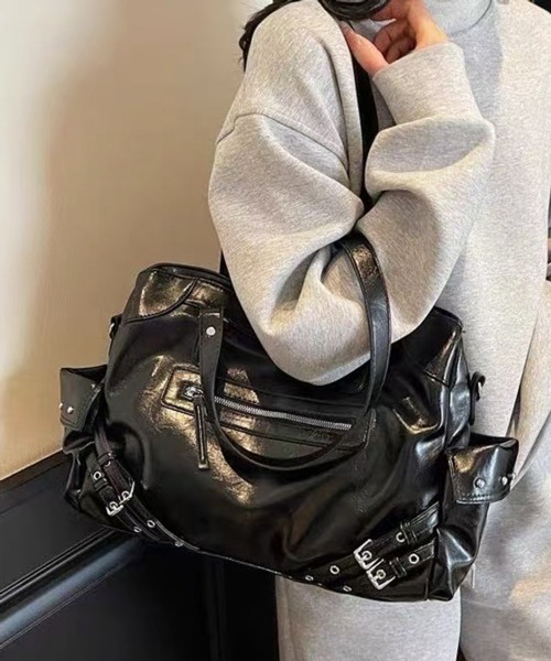 Chiina(チーナ)の「Chiina / Y2K 大容量合皮レザーショルダーバッグ(ショルダーバッグ・レディース・ワインレッド/ブラック/ホワイト・FREE)」の3枚目の写真