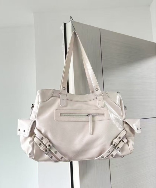 Chiina(チーナ)の「Chiina / Y2K 大容量合皮レザーショルダーバッグ(ショルダーバッグ・レディース・ワインレッド/ブラック/ホワイト・FREE)」の5枚目の写真