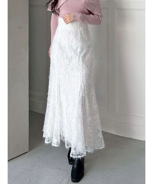 MERCURYDUO（マーキュリーデュオ）の「シャギーエンブロイダリースカート（スカート・レディース・オフホワイト/ベビーピンク/ブラウン・SMALL/MEDIUM）」の2枚目の写真